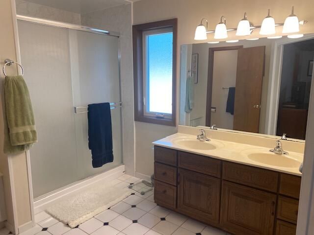 1807 BLUFF POINTE DR, Columbia, MO 65201
