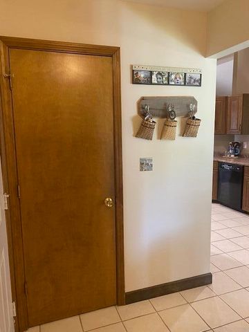 1807 BLUFF POINTE DR, Columbia, MO 65201