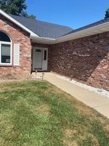 1807 BLUFF POINTE DR, Columbia, MO 65201