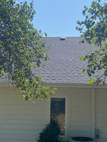 1807 BLUFF POINTE DR, Columbia, MO 65201