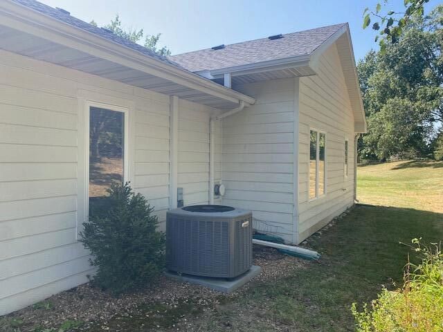 1807 BLUFF POINTE DR, Columbia, MO 65201