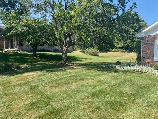 1807 BLUFF POINTE DR, Columbia, MO 65201