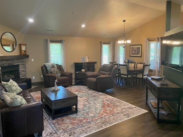 1807 BLUFF POINTE DR, Columbia, MO 65201