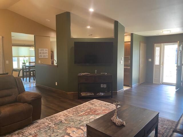 1807 BLUFF POINTE DR, Columbia, MO 65201