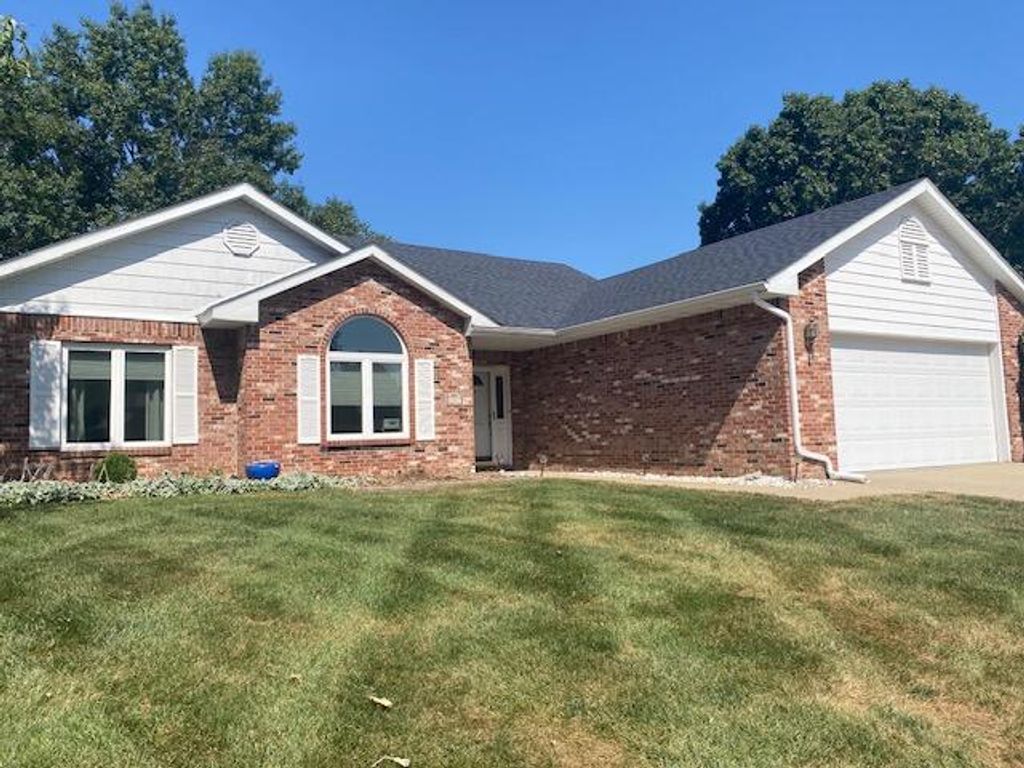 1807 BLUFF POINTE DR, Columbia, MO 65201