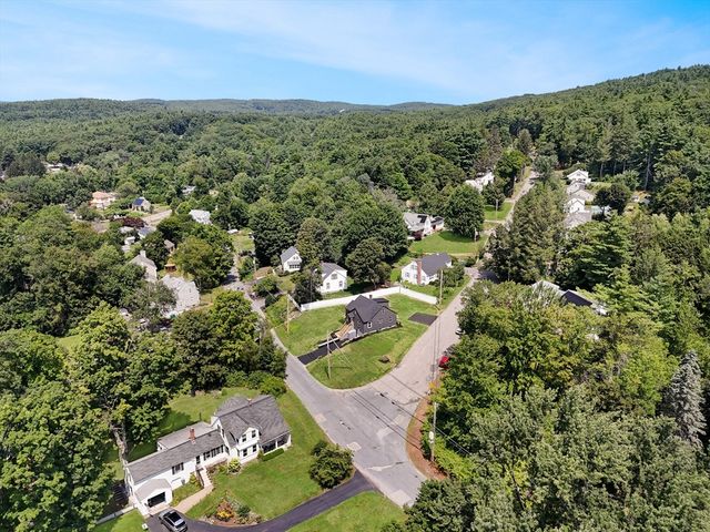 35 Richardson Rd, Fitchburg, MA 01420