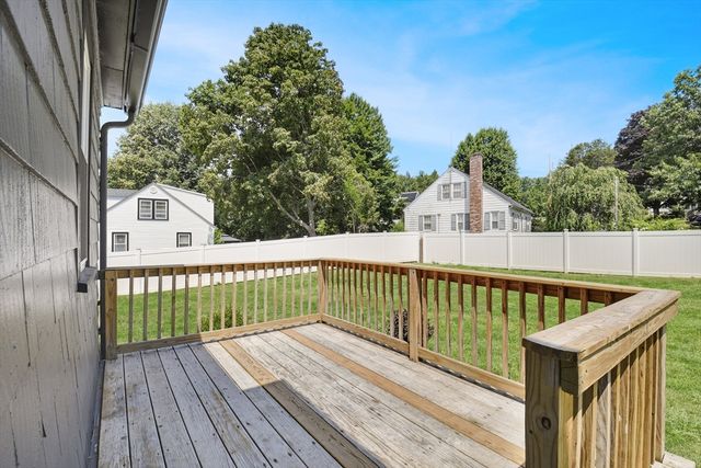 35 Richardson Rd, Fitchburg, MA 01420