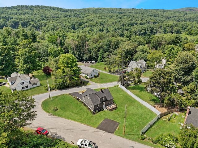 35 Richardson Rd, Fitchburg, MA 01420