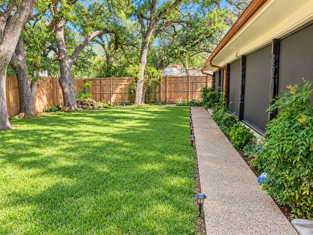 1650 Azteca Drive, Fort Worth, TX 76112