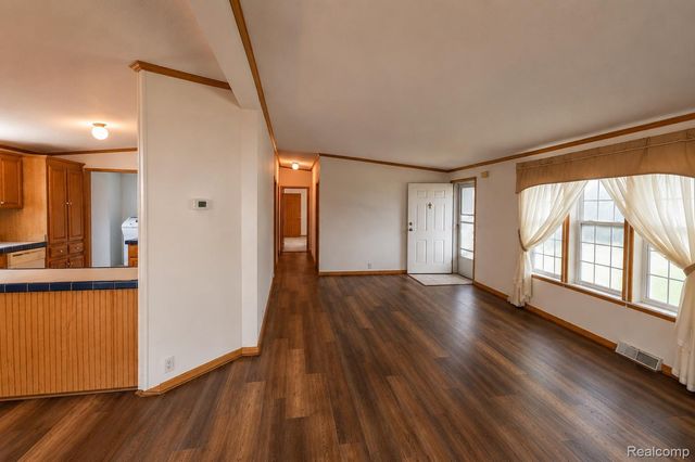 312 Cranberry Beach Boulevard, White Lake Charter Township, MI 48386