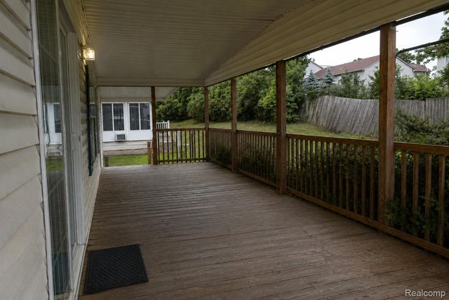 312 Cranberry Beach Boulevard, White Lake Charter Township, MI 48386