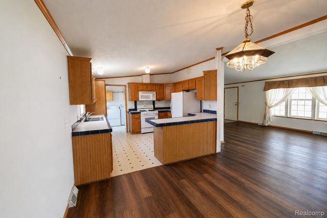 312 Cranberry Beach Boulevard, White Lake Charter Township, MI 48386
