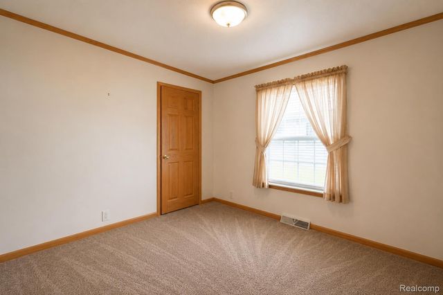 312 Cranberry Beach Boulevard, White Lake Charter Township, MI 48386
