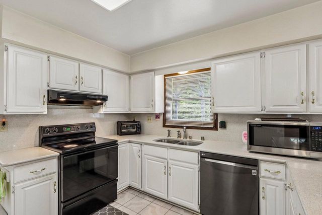 4185 Beaufort DRIVE, Brookfield, WI 53045