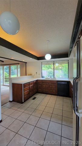 4027 E 82nd Place, Tulsa, OK 74137