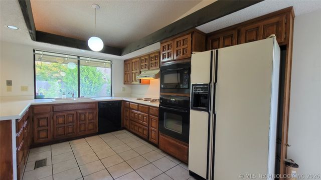 4027 E 82nd Place, Tulsa, OK 74137
