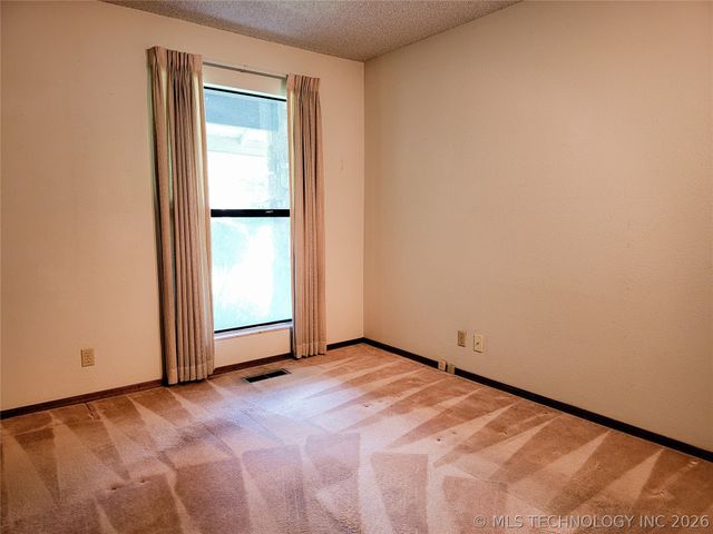 4027 E 82nd Place, Tulsa, OK 74137