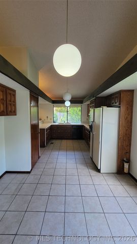 4027 E 82nd Place, Tulsa, OK 74137