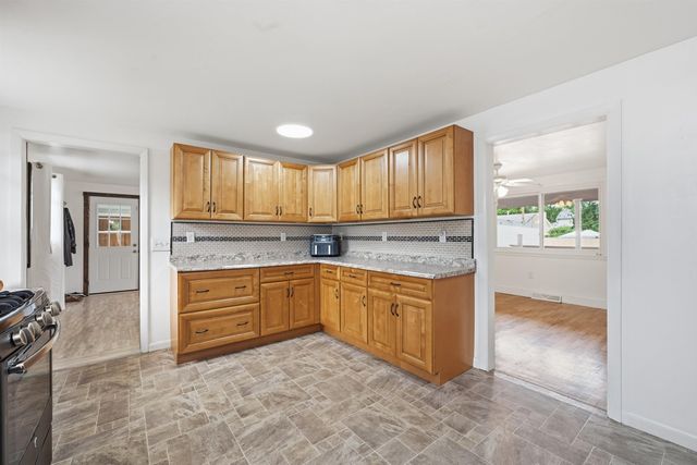 2 Iroquois Road, Nashua, NH 03063