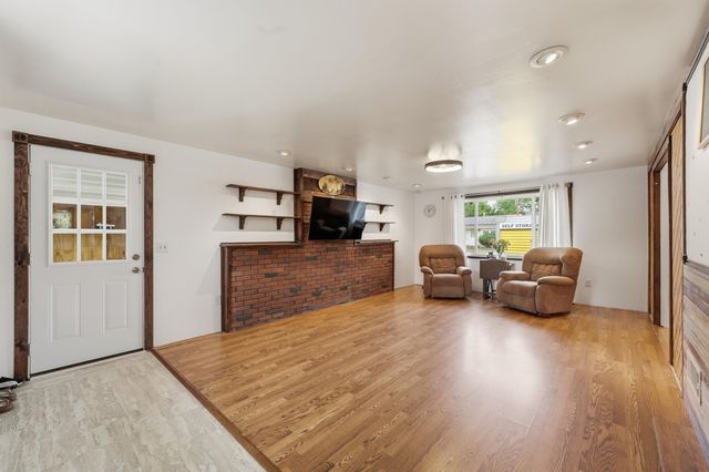 2 Iroquois Road, Nashua, NH 03063