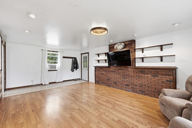 2 Iroquois Road, Nashua, NH 03063