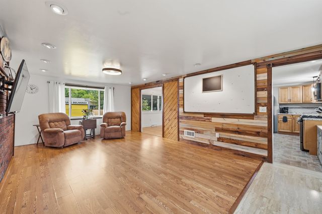 2 Iroquois Road, Nashua, NH 03063
