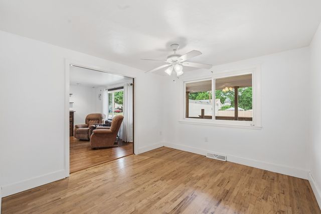 2 Iroquois Road, Nashua, NH 03063