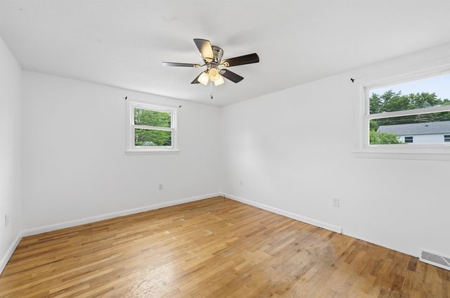 2 Iroquois Road, Nashua, NH 03063