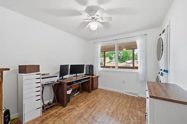 2 Iroquois Road, Nashua, NH 03063