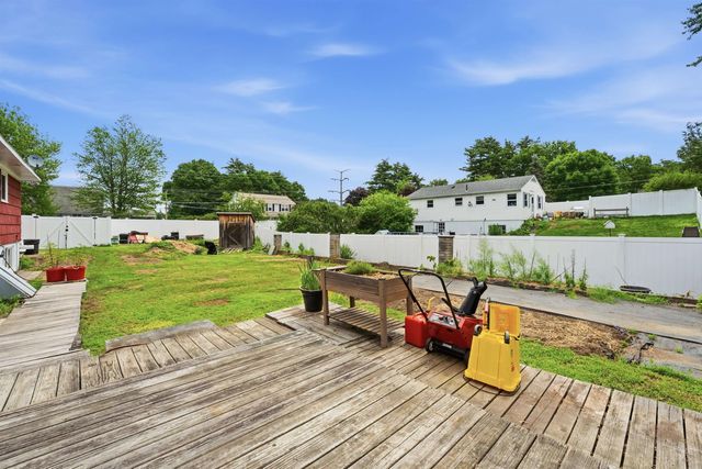 2 Iroquois Road, Nashua, NH 03063