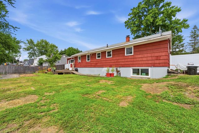 2 Iroquois Road, Nashua, NH 03063