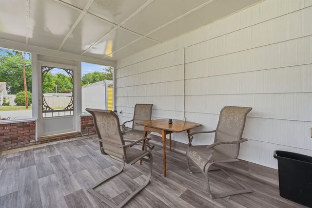 2 Iroquois Road, Nashua, NH 03063