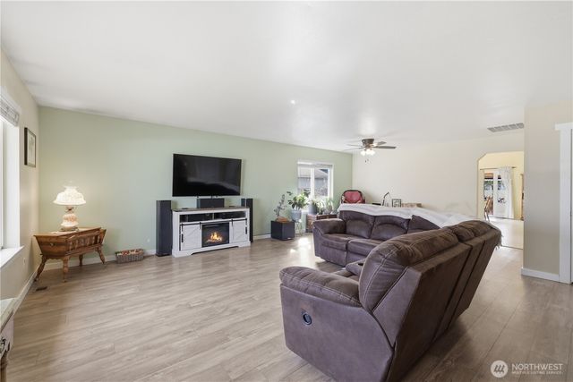 9816 Ramsay Dr SE, Yelm, WA 98597