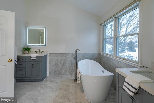 497 CHRISTOPHER DR, Princeton, NJ 08540