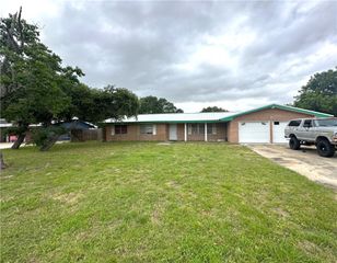 636 S 11th St, Aransas Pass, TX 78336
