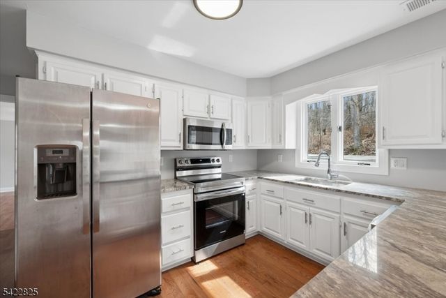 315 Hudson Ave, Hopatcong Boro, NJ 07843