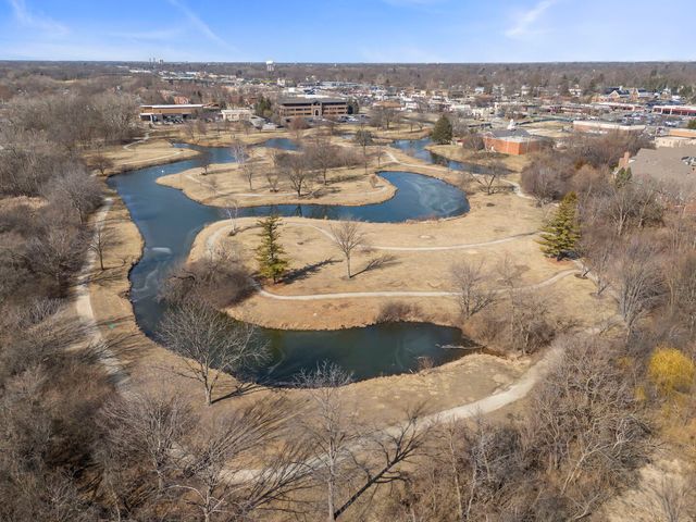 128 Harding Court, Glen Ellyn, IL 60137