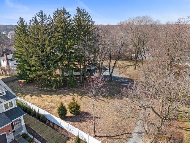 128 Harding Court, Glen Ellyn, IL 60137