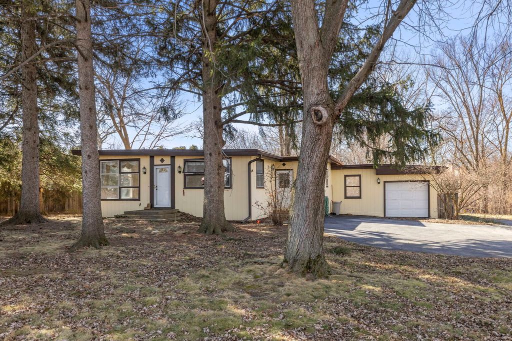 128 Harding Court, Glen Ellyn, IL 60137