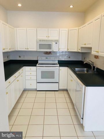1081 CHANTICLEER, Cherry Hill, NJ 08003