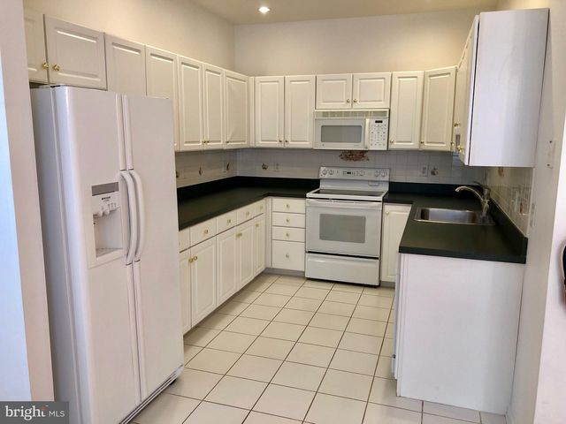1081 CHANTICLEER, Cherry Hill, NJ 08003