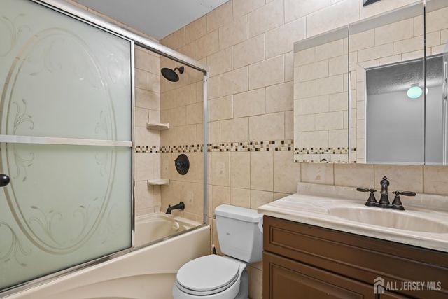 67 Albury Way, North Brunswick, NJ 08902