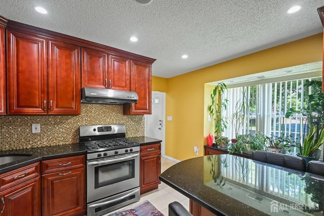 67 Albury Way, North Brunswick, NJ 08902