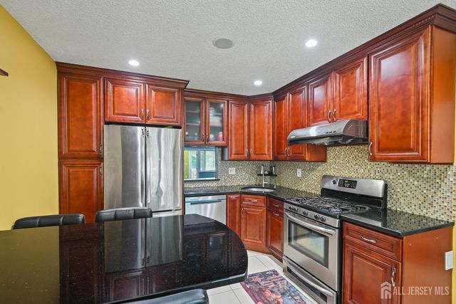 67 Albury Way, North Brunswick, NJ 08902