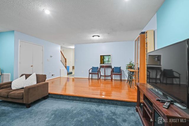 67 Albury Way, North Brunswick, NJ 08902