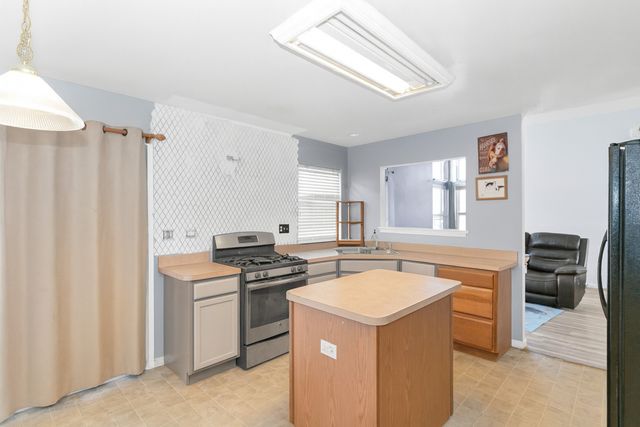 460 Lancaster Drive, Pingree Grove, IL 60140