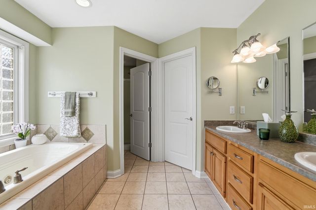 201 Creekside Court, Huntertown, IN 46748