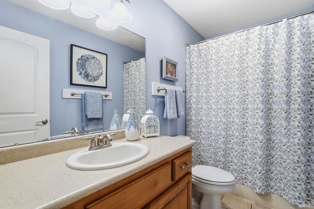 201 Creekside Court, Huntertown, IN 46748