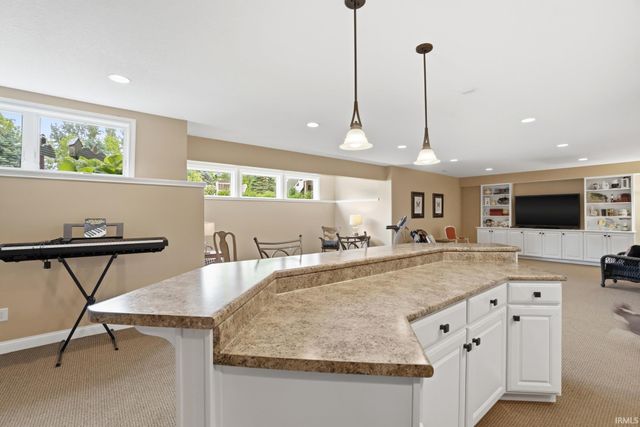201 Creekside Court, Huntertown, IN 46748