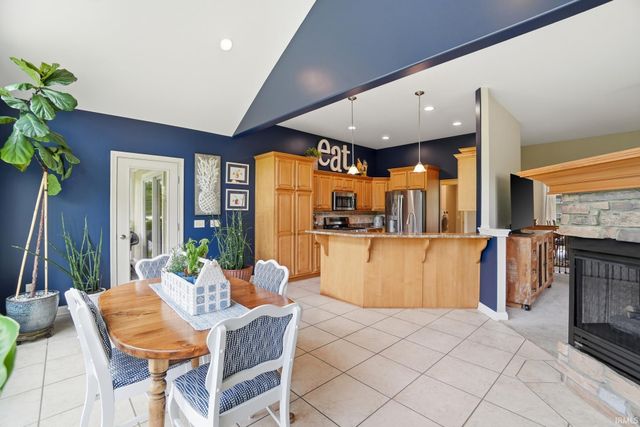 201 Creekside Court, Huntertown, IN 46748